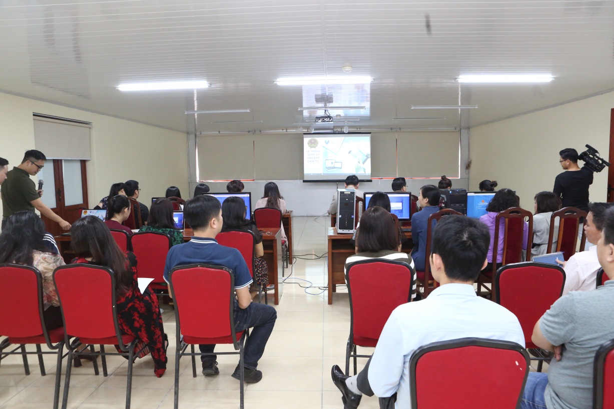 Đoàn khảo sát của Ủy ban văn hóa, giáo dục, thanh niên, thiếu niên và nhi đồng của quốc hội thăm và lấy ý kiến Viện Phim Việt Nam về việc thi hành luật điện ảnh tại TP.Hà Nội