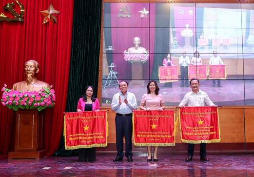 Viện Phim Việt Nam nhận cờ thi đua của Chính phủ cho đơn vị có thành tích xuất sắc trong phong trào thi đua năm 2023