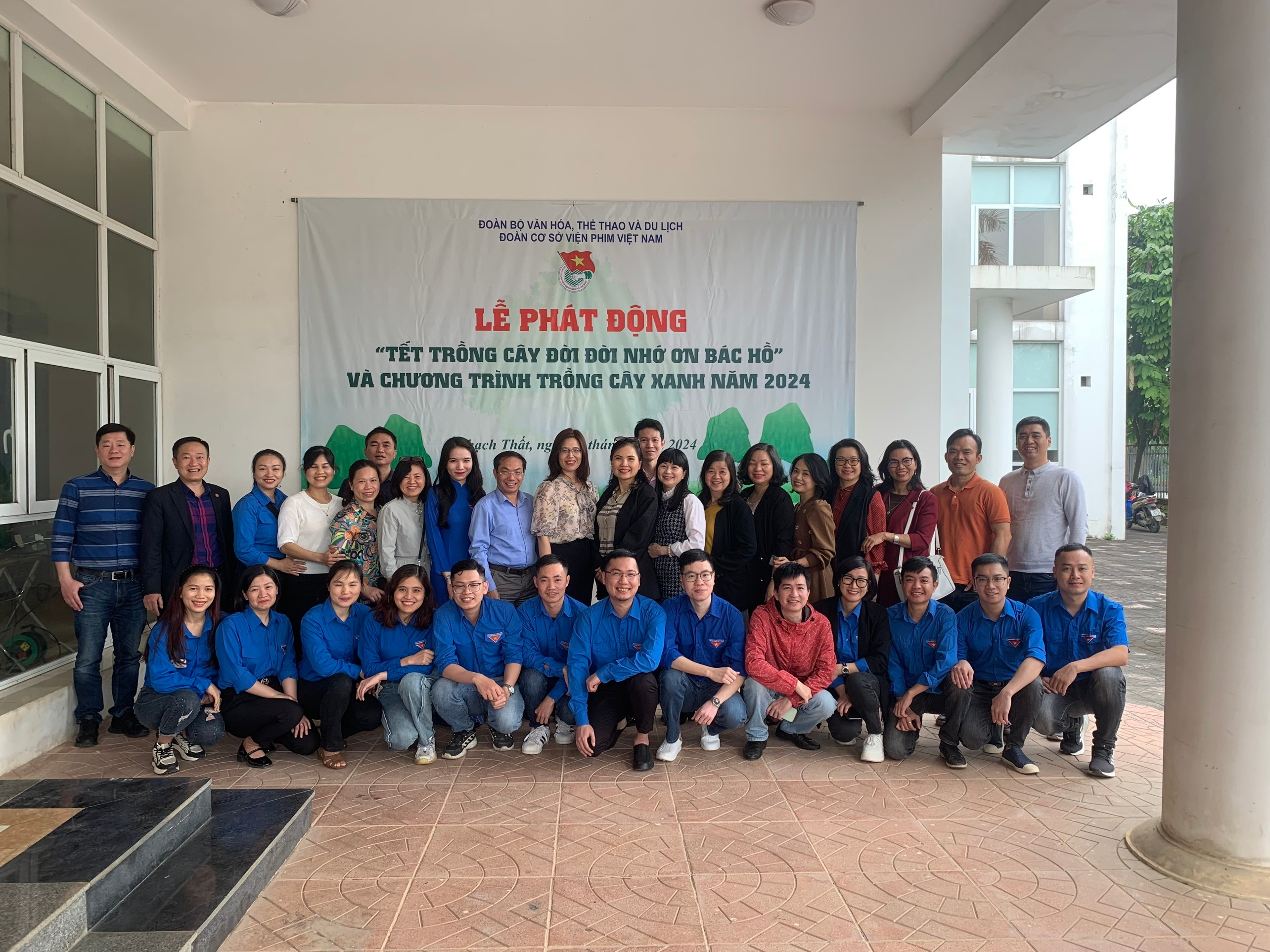 Tết trồng cây Đời đời nhớ ơn Bác Hồ của Đoàn cơ sở Viện Phim Việt Nam